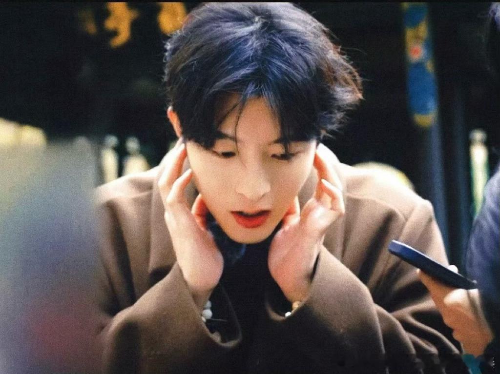 qdj 数不尽的彩带终会撒在你的身上，你的前行之路注定伴有鲜花和掌声