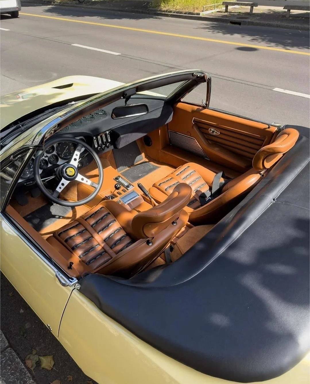 早上好，这台Ferrari 365 Daytona Spyder也太old mo