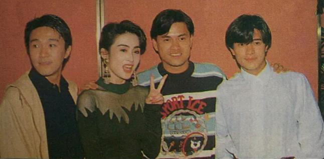 吕良伟一张合影，四个人两种人生。吕良伟郭富城各自娶得小娇妻拥有幸福的婚姻，张敏周