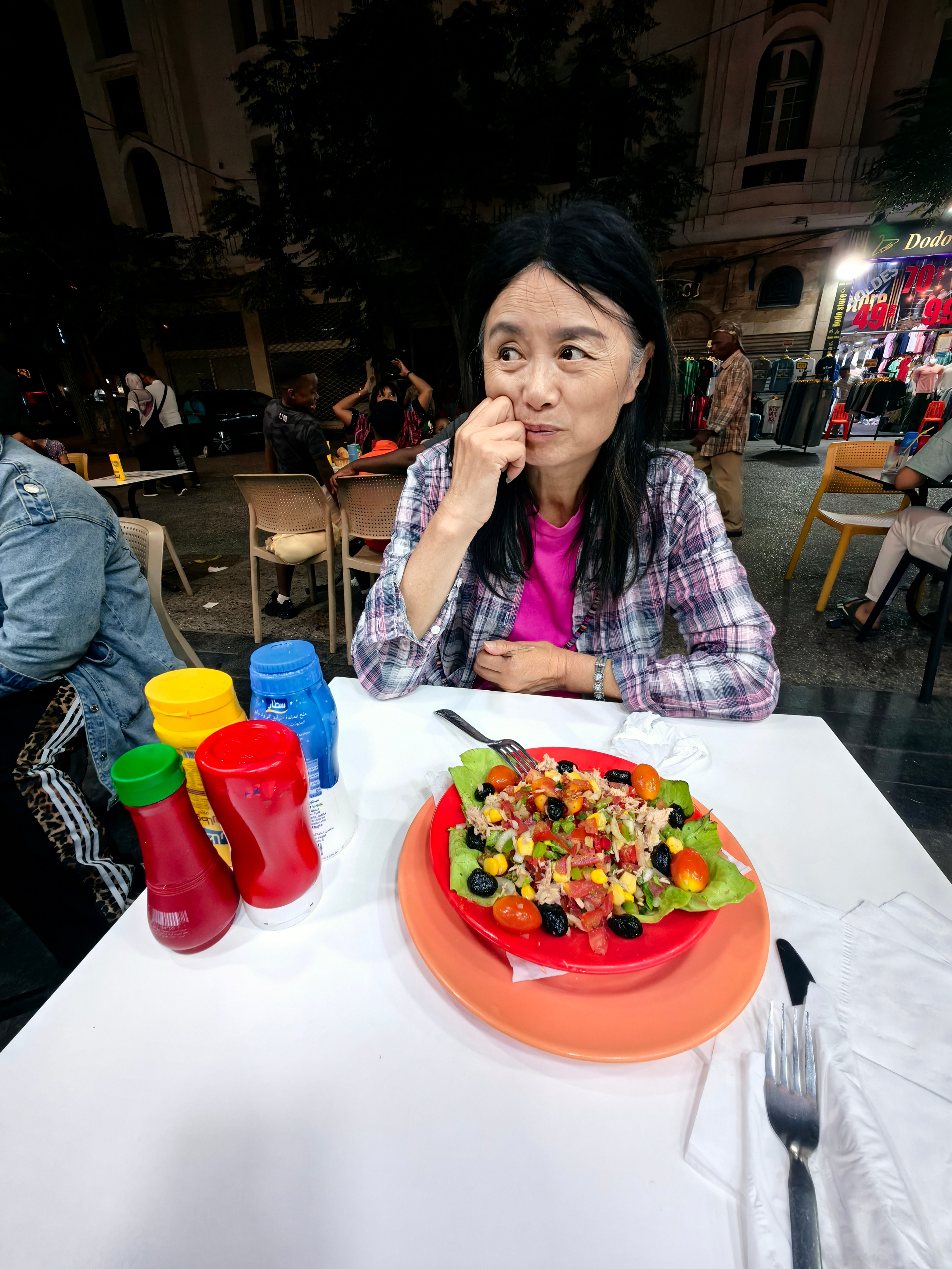 摩洛哥对中国护照免签，入境很顺利，但机场到市区的火车太慢，30公里竟然走了一个小