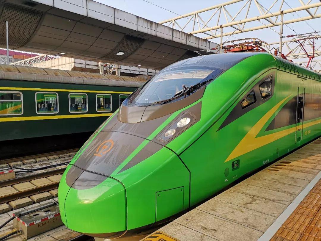 老挝真的是拼了，为了修建中老铁路几乎把国库都掏空了。中国看他们这么积极，自然不能