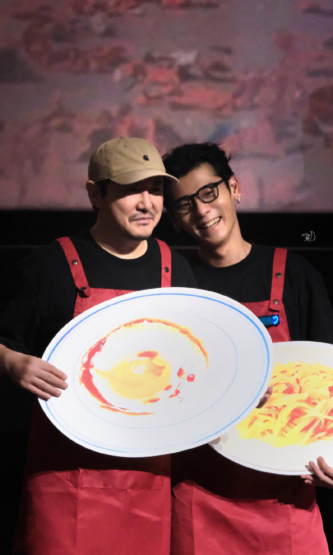 真怕蒋奇明在沈腾身边笑岔气了 很难在沈腾旁边维持表情管理，《欢迎来龙餐馆》路演，