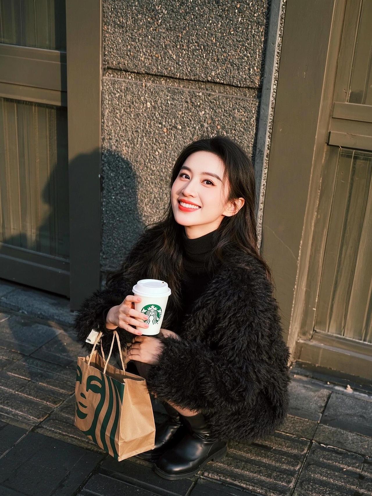 抖音ai创作 打卡一个新look 颜值随拍 生活自带流量 好物推荐🔥