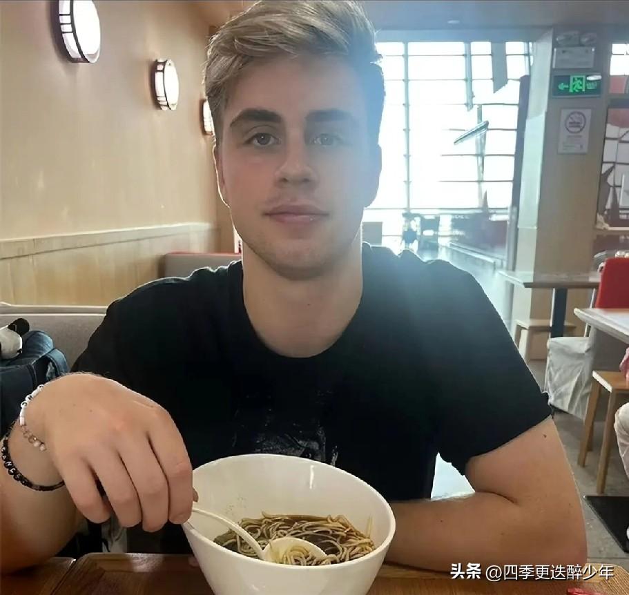 这就是中国球迷喜欢的莫雷加德，同樊振东同属一个俱乐部，萨尔布吕肯俱乐部，目前在德