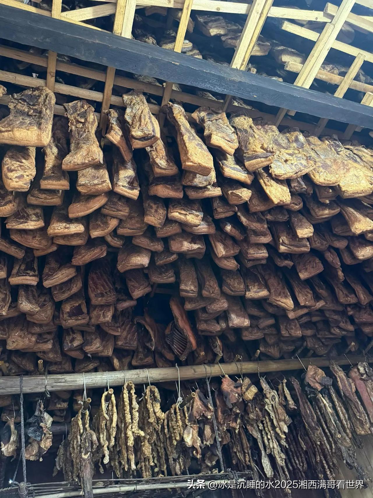 生活手记
冬至过后，天寒地冻，就到了腌制腊肉的时候，湘西山区家境富裕的老百姓就到