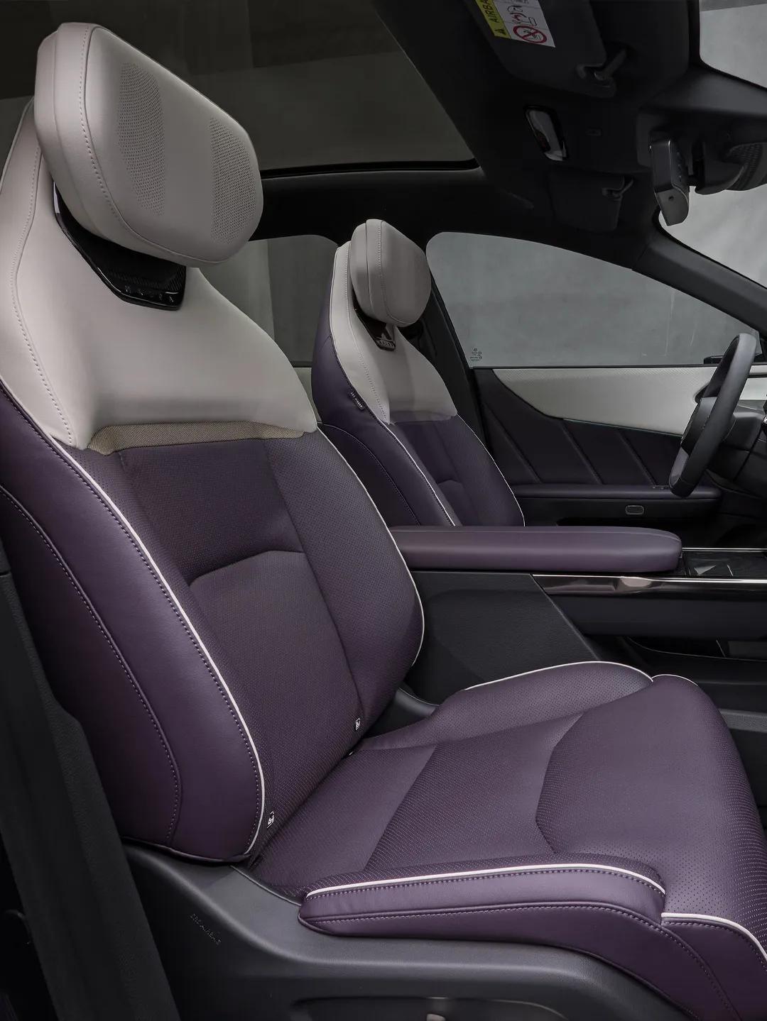 马自达在欧洲发布了2027款CX-6e纯电SUV。该车采用78千瓦时磷酸铁锂电池