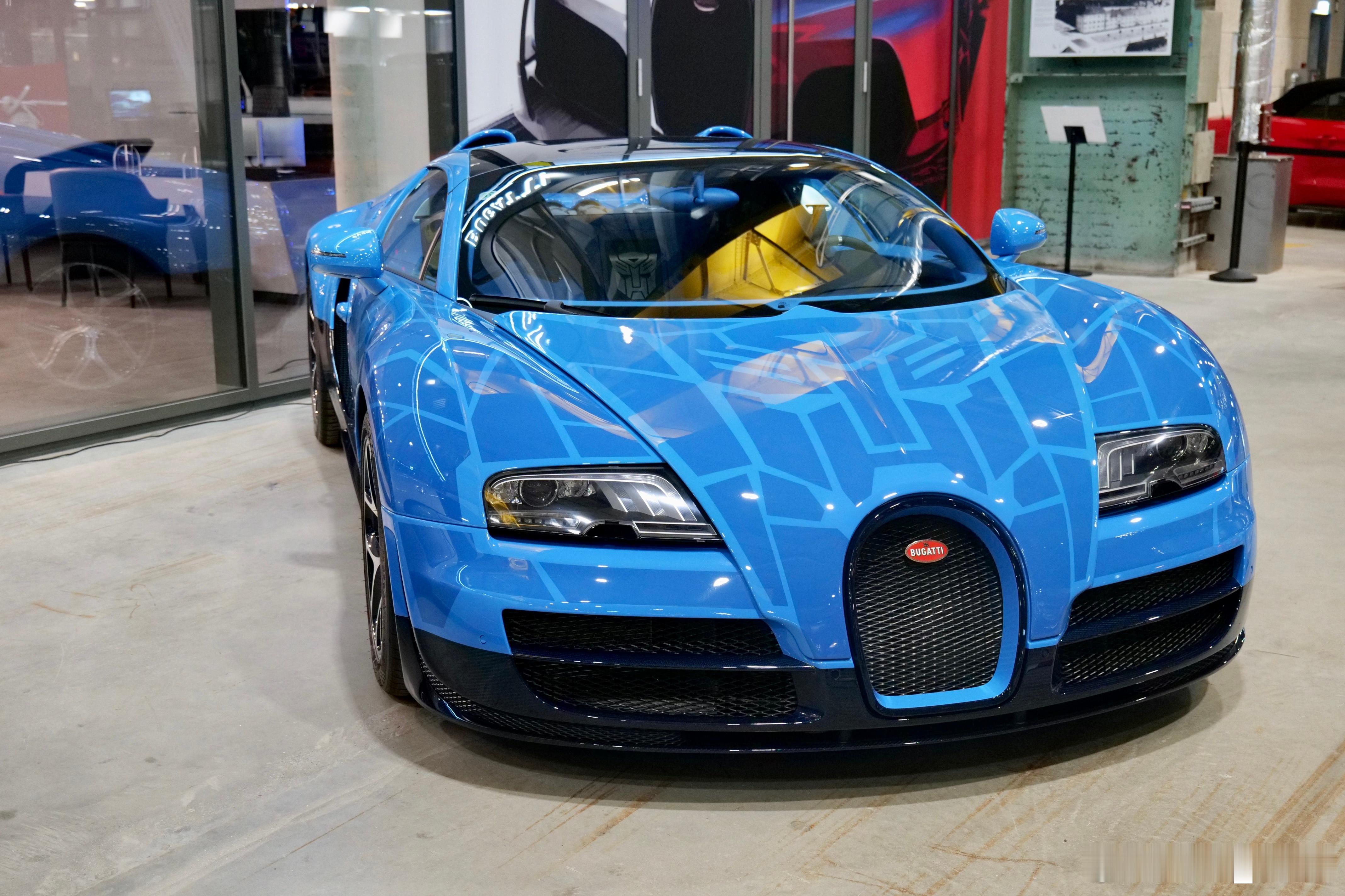 这辆著名的“变形金刚”涂装Veyron Vitesse将于今天由RM苏富比进行私