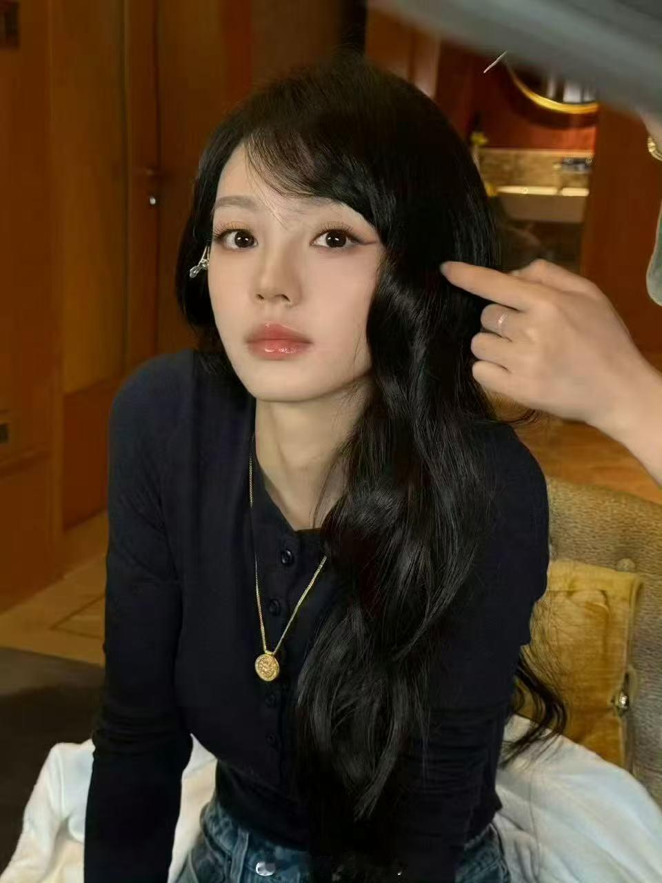 田曦薇vogue造型花絮图 ​​​期待今天小田的红毯造型～ ​​​