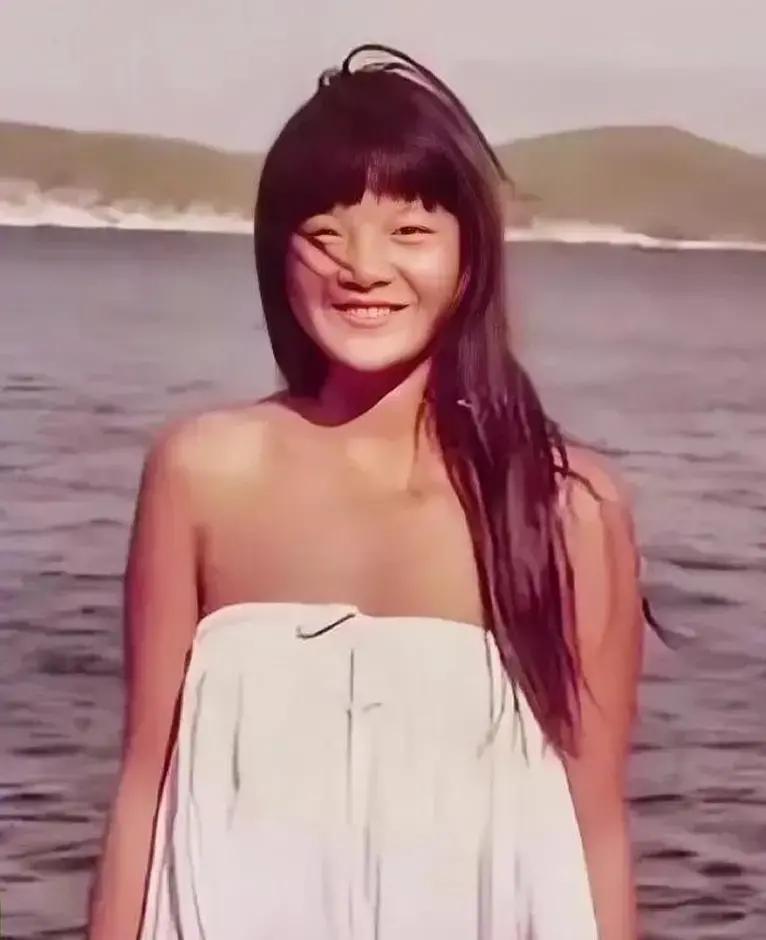 洪晃在一席演讲现场，直接抛出炸裂观点：女权主义给中国男人带来的红利最大，却被很多