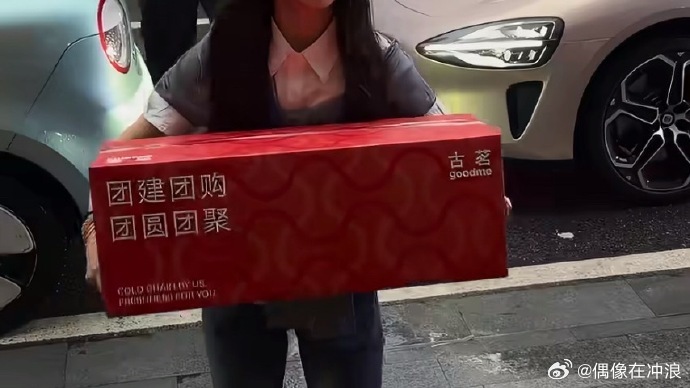 宋亚轩国乐无双收官请喝奶茶国乐无双顺利收官，宋亚轩贴心请大家喝奶茶。简简单单的小