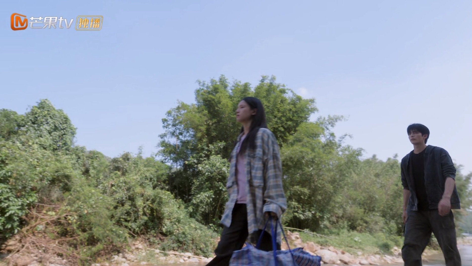 陈异苗靖两个人的约会方式就是相约捡破烂吧 