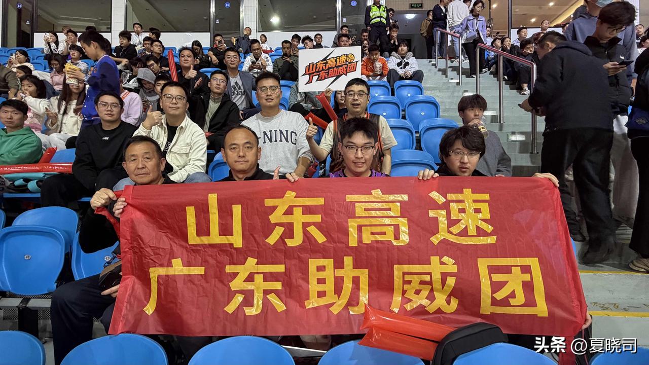 困难时刻，一起为山东男篮加油！高校助威团在你身边！