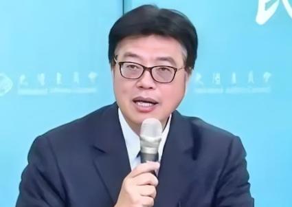 台湾陆委会主委邱垂正4月10日下午召开记者会，叫嚣称“绝不接受‘九二共识’”、“