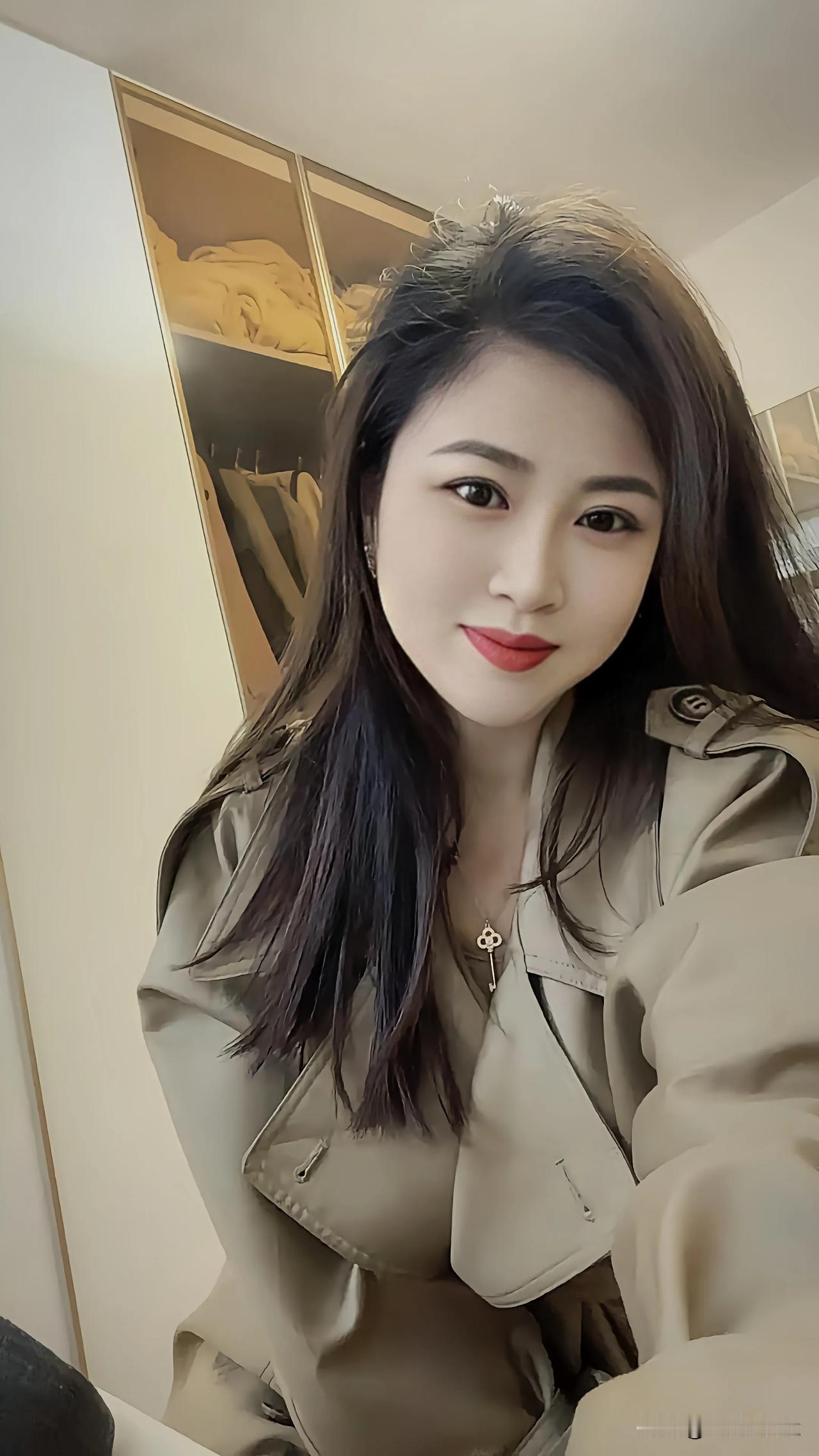 “做个俗人，贪财好色，一身正气”  。
喜欢这句话，因为它真实坦然，能量饱满。做