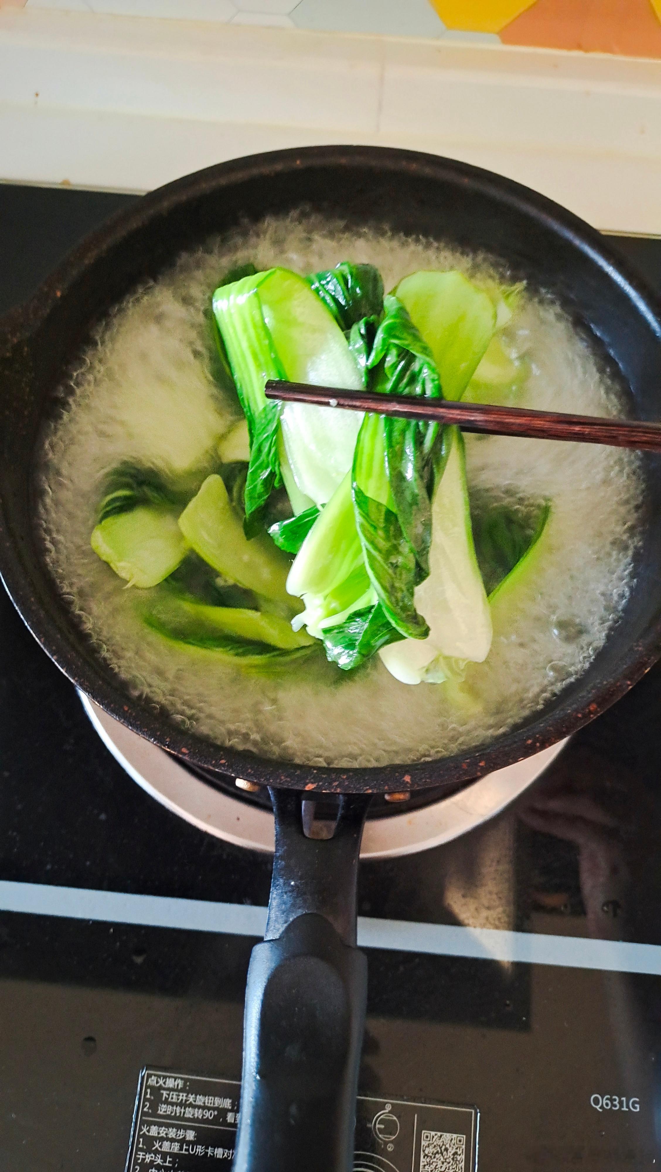 #7类食物焯水后才能吃#特别提醒的就是做汤，菠菜汤，菠菜面之类，一定焯过水后在去