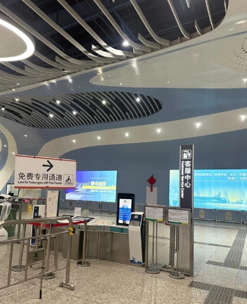香港长者乘深圳地铁免费。内地长者乘香港地铁有免费吗？
 
       近日有网