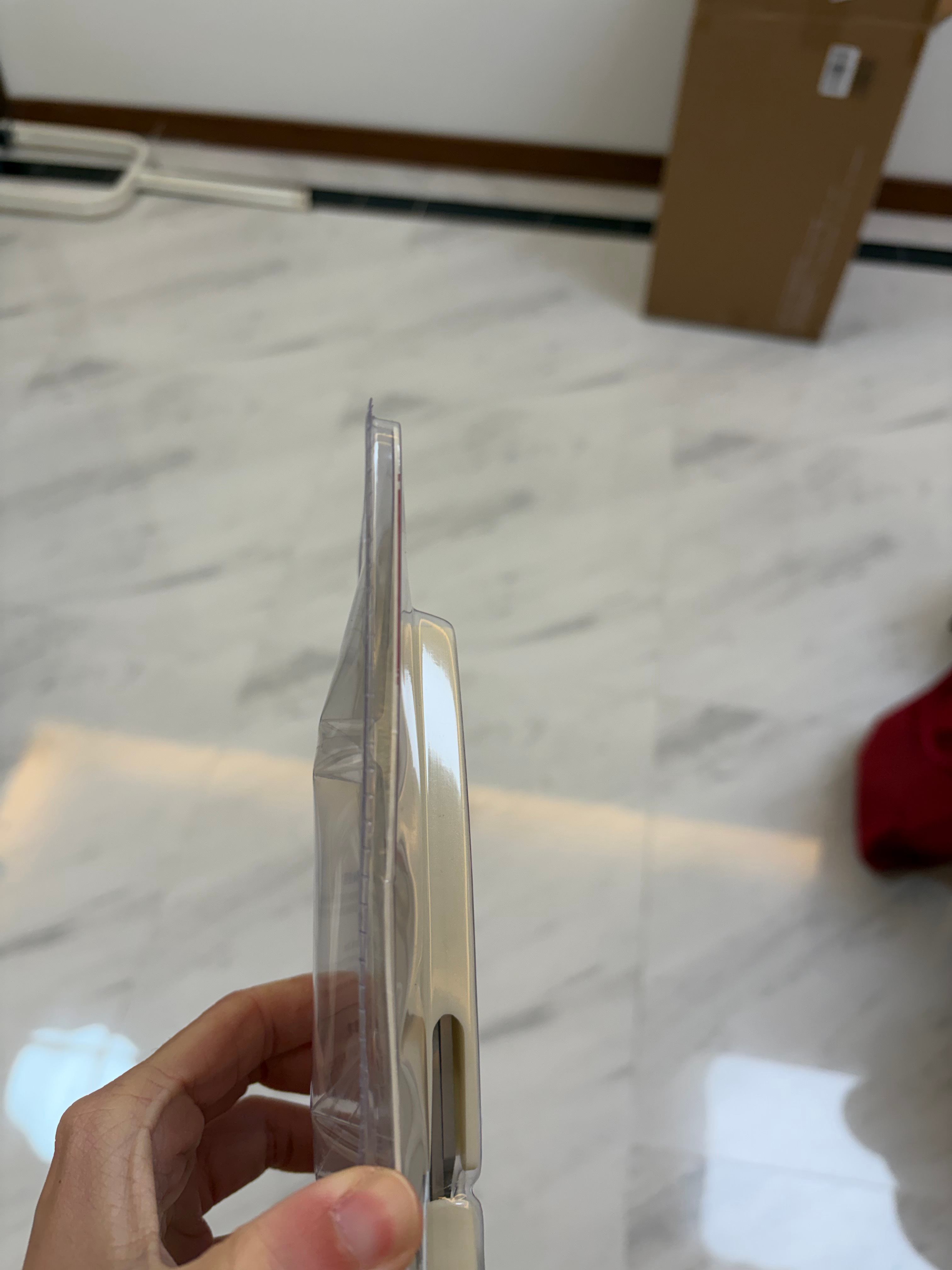 因为没有剪刀，所以我买了一把剪刀，但是因为没有剪刀，现在我没办法拆开这个剪刀的包