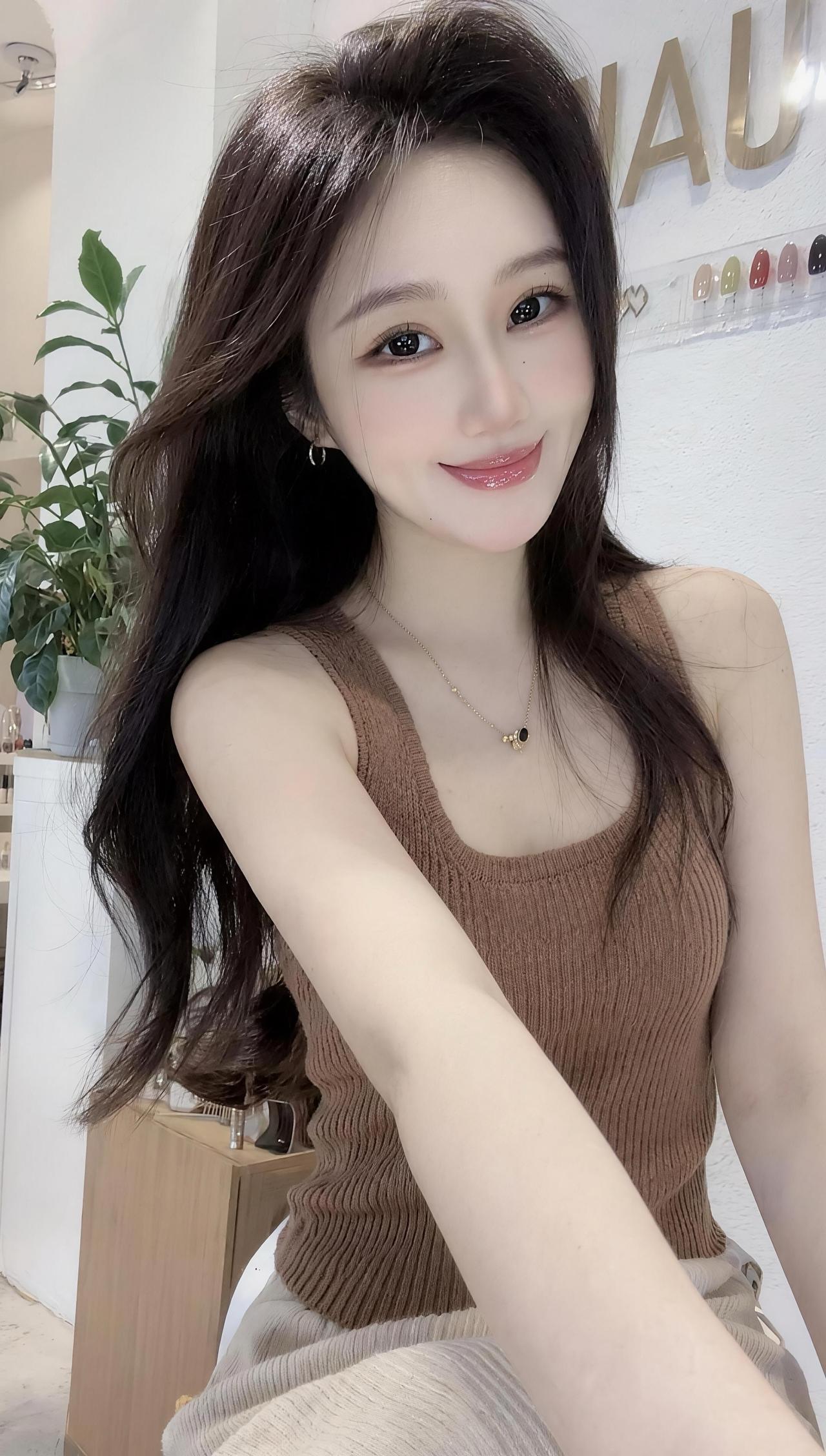 情绪很贵，要接触让自己愉悦的人；
时间很贵，要和懂自己的人相处。
江湖路远，愿你