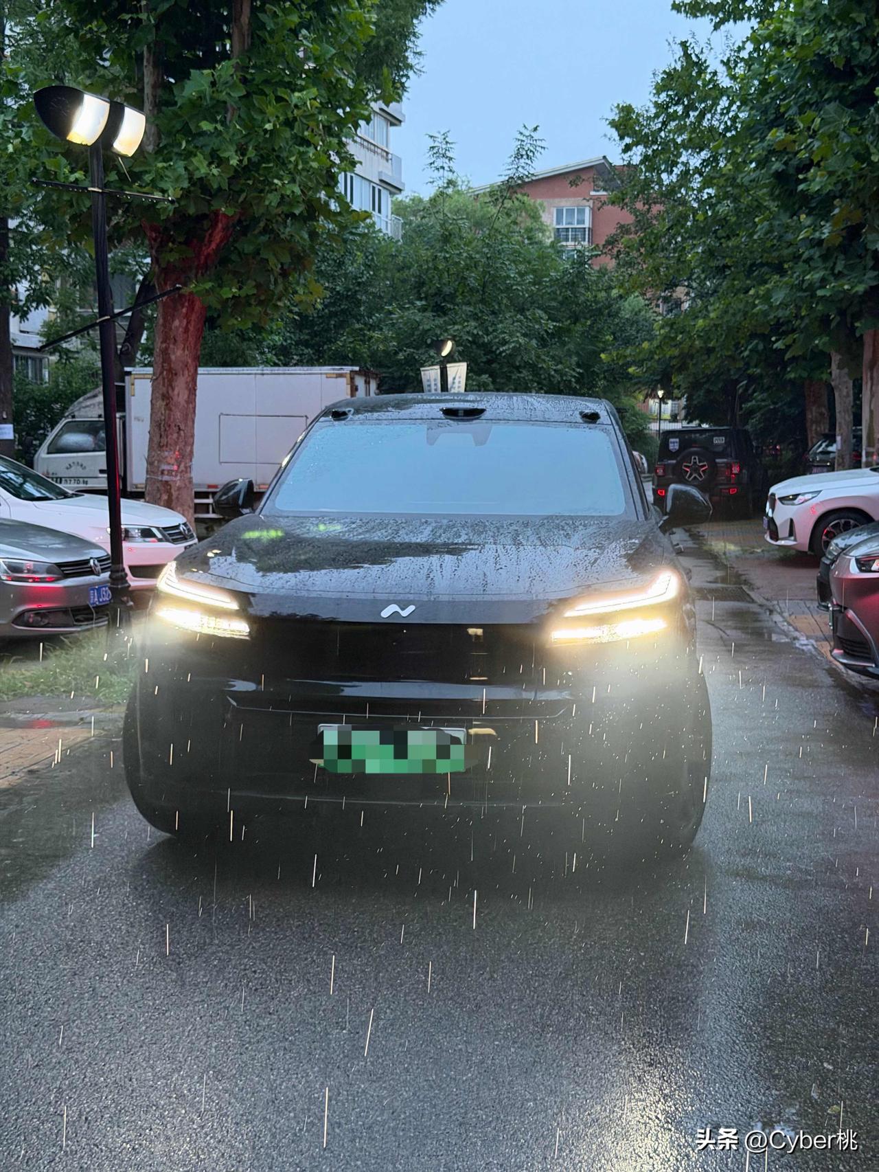 雨中的乐道L80