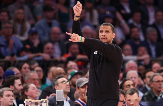 5月27日讯 NBA官方公布了本赛季的最佳教练，凯尔特人主教练马祖拉当选。球队篮