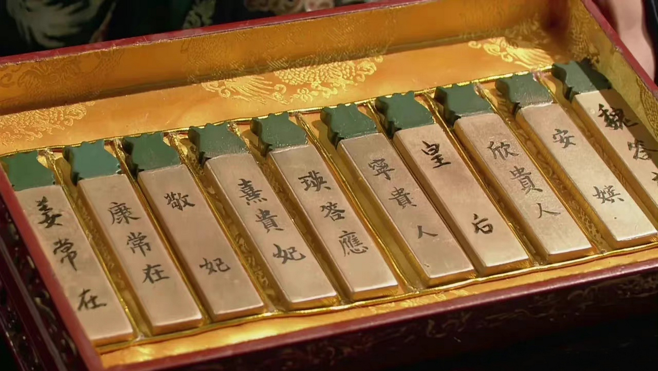 特朗普在等中方电话 等着吧，就是不翻你的牌子 ​​​