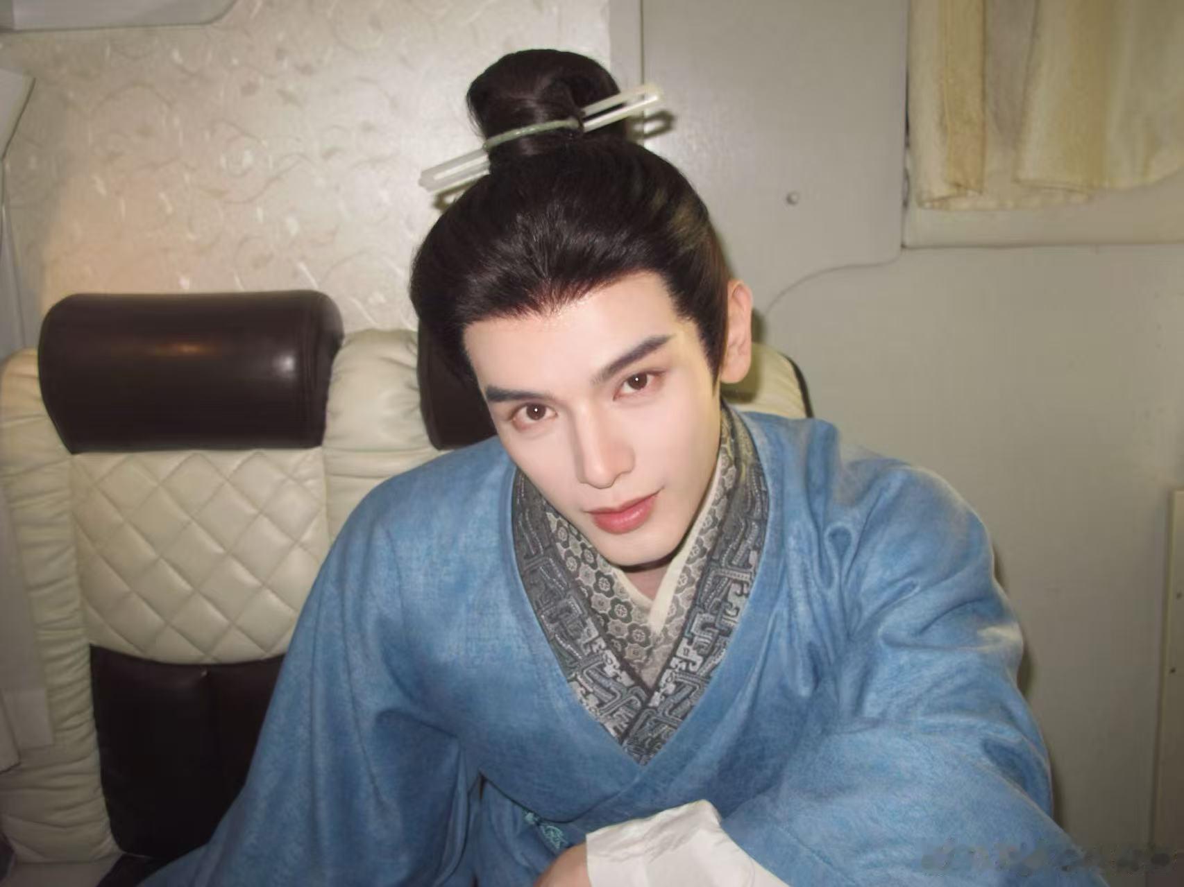 姚弛将门独后杀青小作文 演员和角色双向共情真的很难得。姚弛看见裴琅外表下的脆弱与