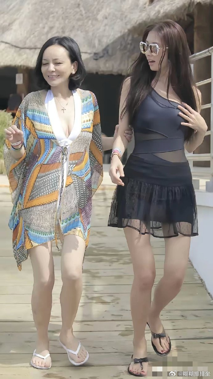 没想到吧，雪姨 林志玲 一对比竟然没输，王琳 这身材比林志玲还要好很多 