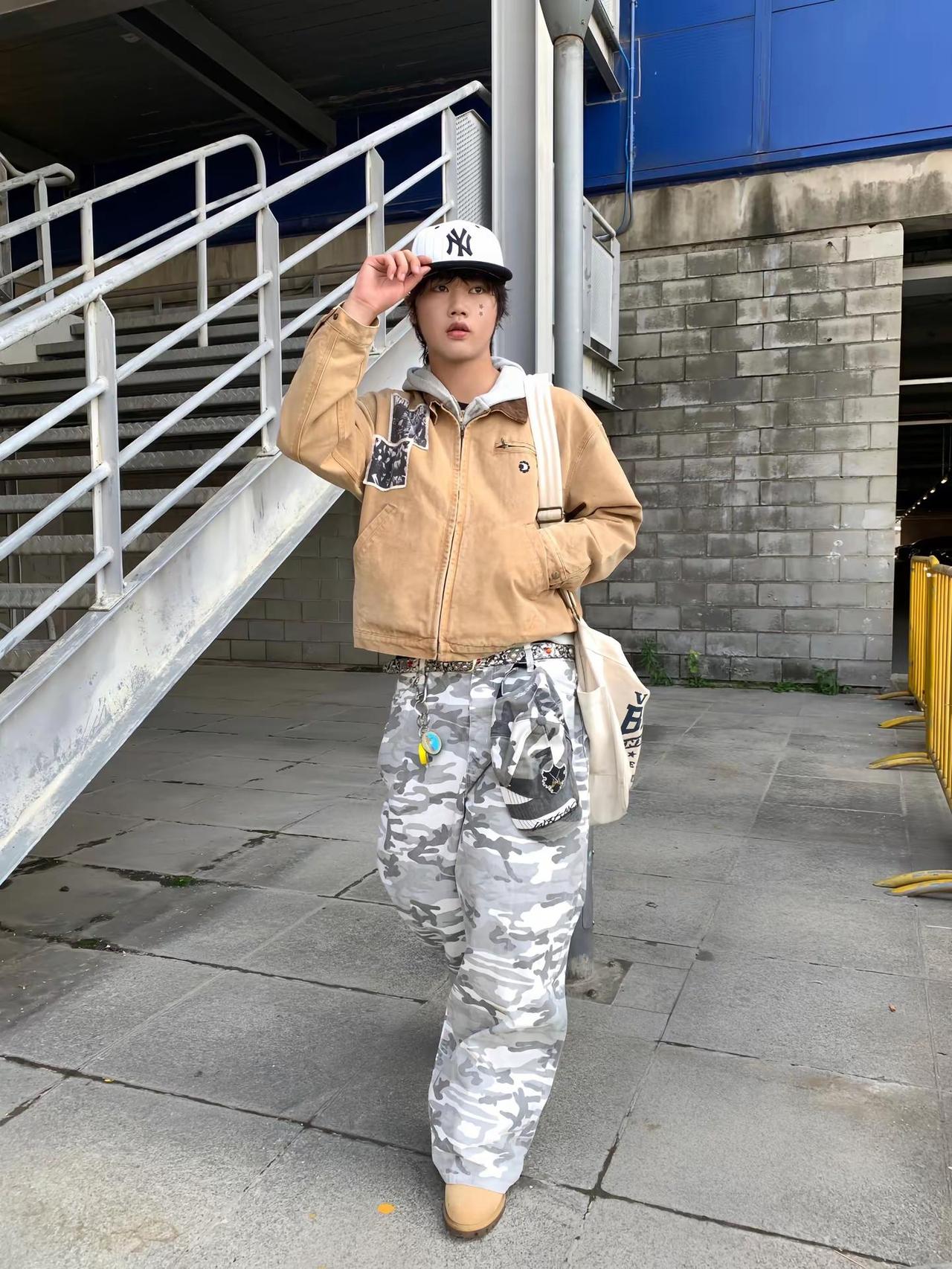 街头小子来了。outfit 街头穿搭 男生穿搭 秋冬穿搭