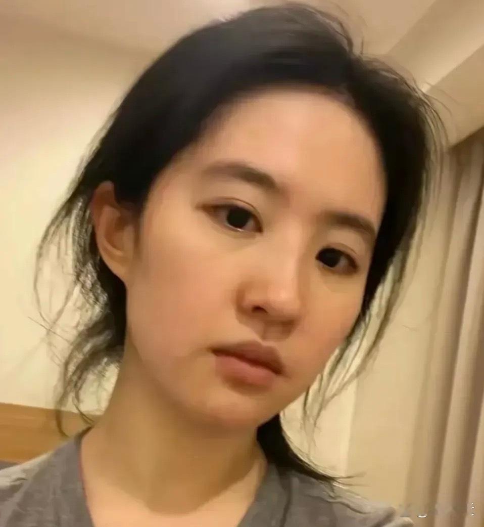 38岁刘亦菲纯素颜曝光啦！网友们都炸锅了：“这颜值是认真的吗？” ​​​