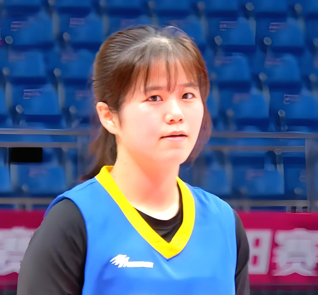 厦门女篮后卫线两个“冲锋手”爆发，力克广东。
全国女篮锦标赛第二阶段宜宾翠屏赛区