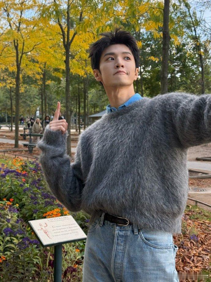陈哲远还是忘不了被张真源瞬秒陈哲远也太有综艺感了，自带记仇搞笑人设。被张真源不经