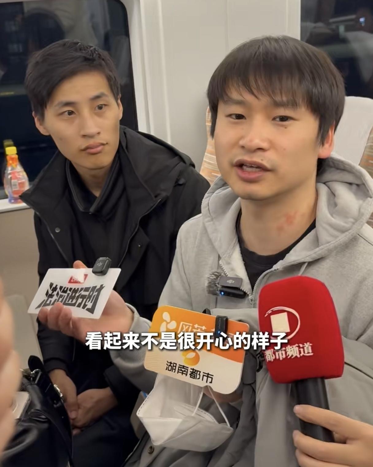 高洋谈张云鹏，第一次看到他感觉很可怜，在国外过得不好，很不开心的样子！

看到高