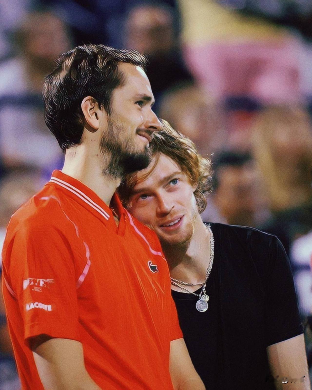 睡前聊两句8日进行的两项ATP250赛！
布里斯班250赛和香港250赛的男单4