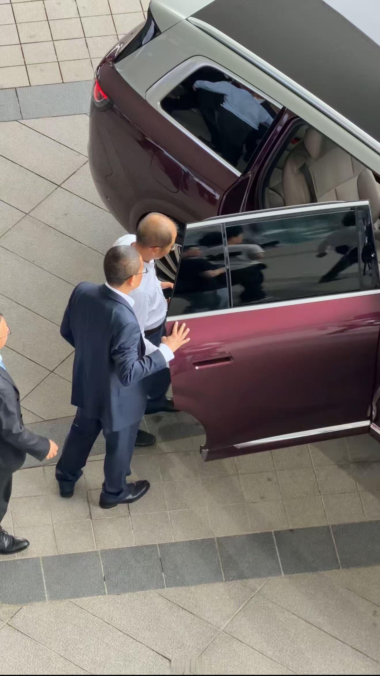 华为徐直军到访奕境全面深化战略合作高层罕见到访释放重磅信号，华为全力加持奕境品牌