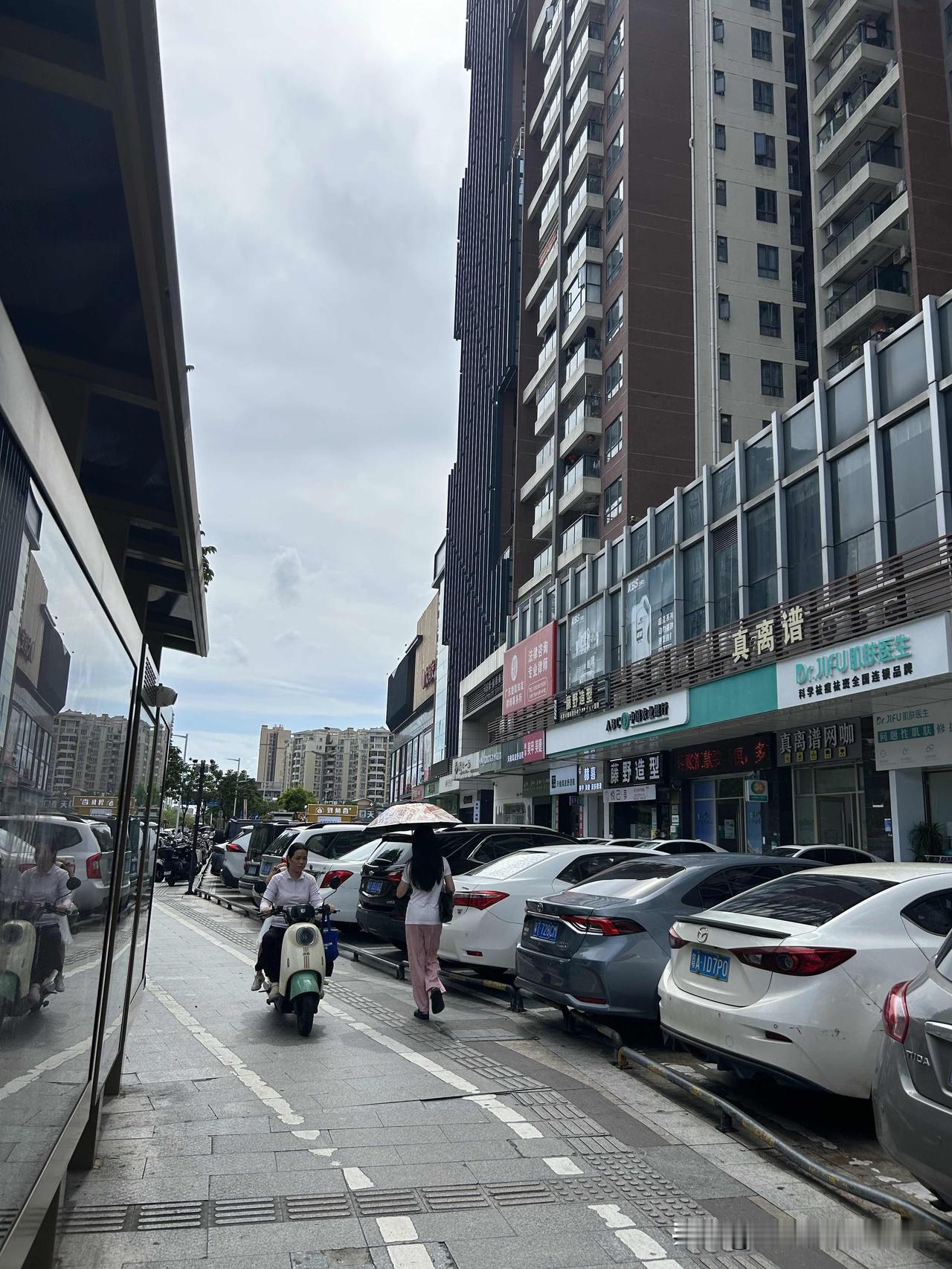 中山市，珠海市，厦门市三个市的总面积相当。最低工人工资标准也都是2080元一个月