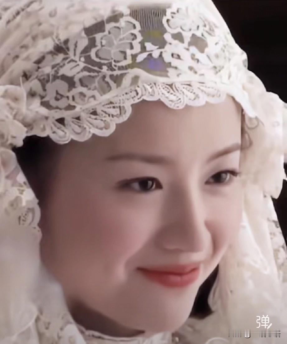 董洁年轻时真好看，不是漂亮，是好看，是看不够，移不开眼，是稀罕！
时间很可怕，它