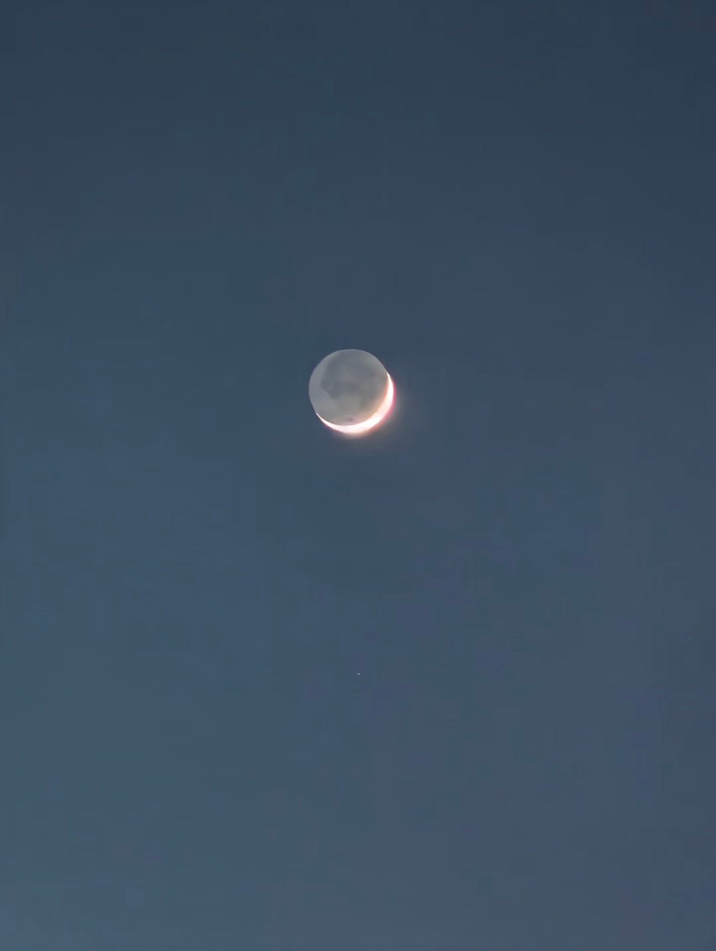 月亮AI月亮，真没空跟你闹了，大家拍的月亮是灯泡还是清晰的月球