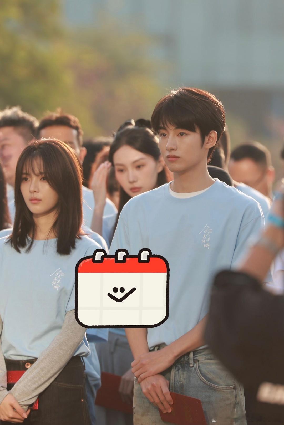 杨超越董思成今天是太阳雨开机同框生图状态 