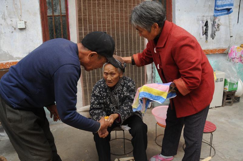 婆媳关系别纠结！牢记这3点，晚年生活才真正舒心自在

婆媳关系，历来是家庭生活中