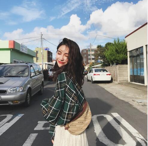 “    我有时候也想  人生不过是一场流水宴罢了  尽兴就好         