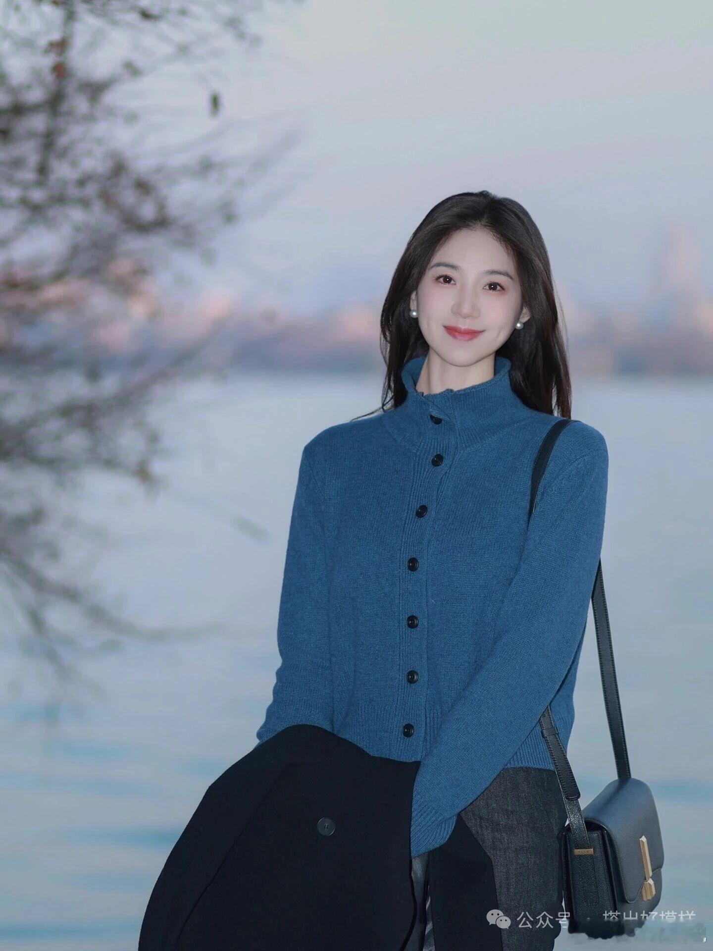 清纯女孩街拍气质穿搭小姐姐