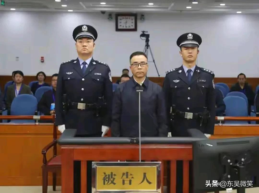 中国银行原董事长刘连舸违规向不符合发放贷款条件的企业发放贷款超33亿元人民币。