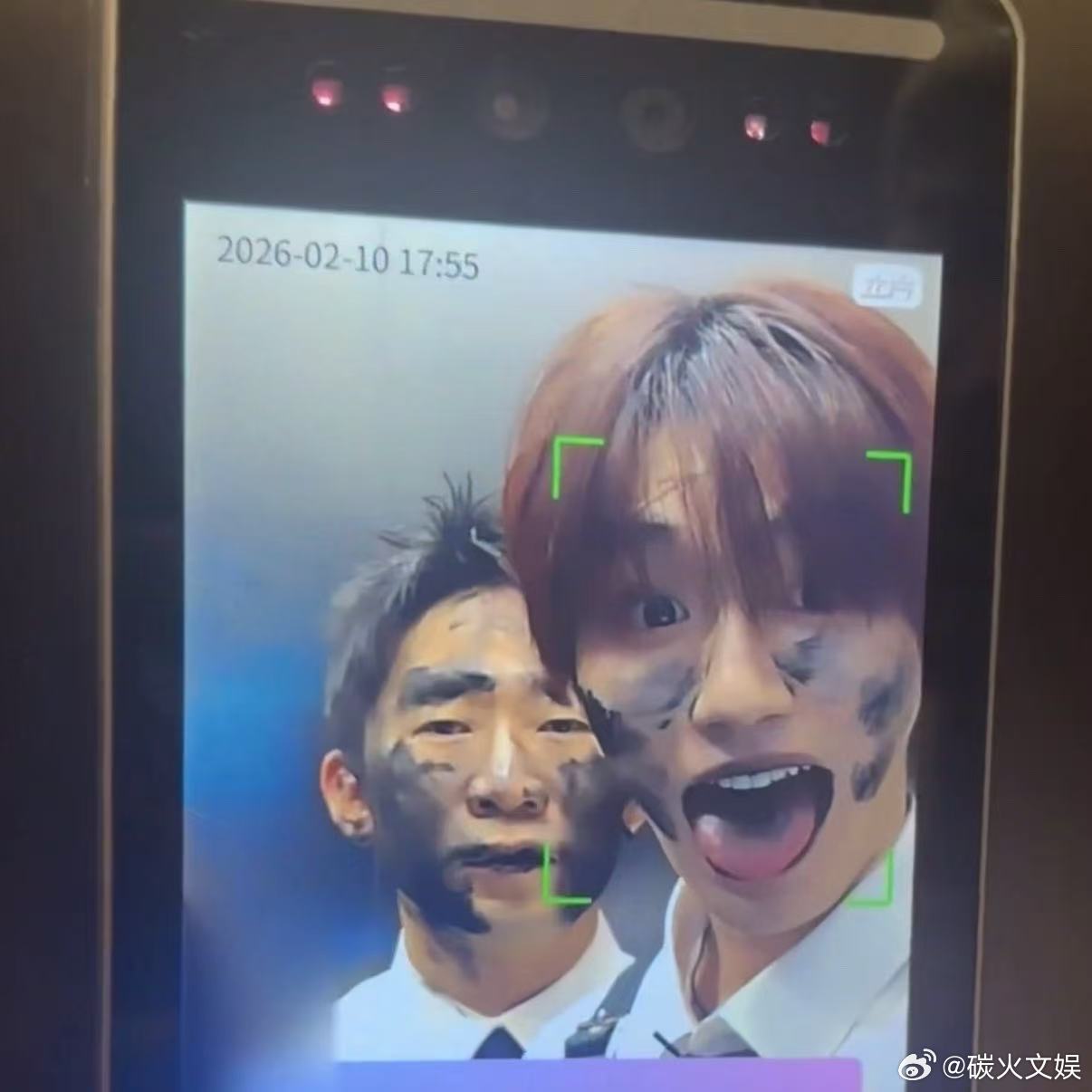 丁程鑫新皮肤装扮丁程鑫小黑脸丁程鑫新皮肤装扮，哈哈哈，