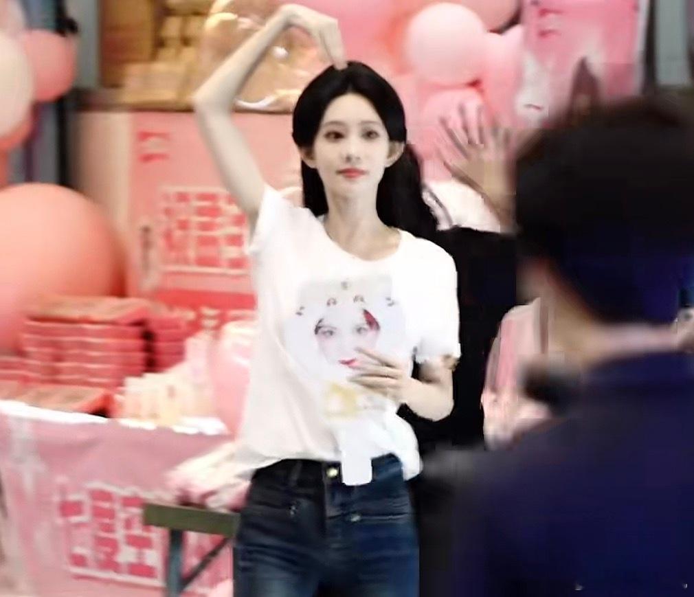 孟子义连跨年海报都在饭撒 今年的跨年海报让我们感受到满满的爱意，孟子义的魅力深深