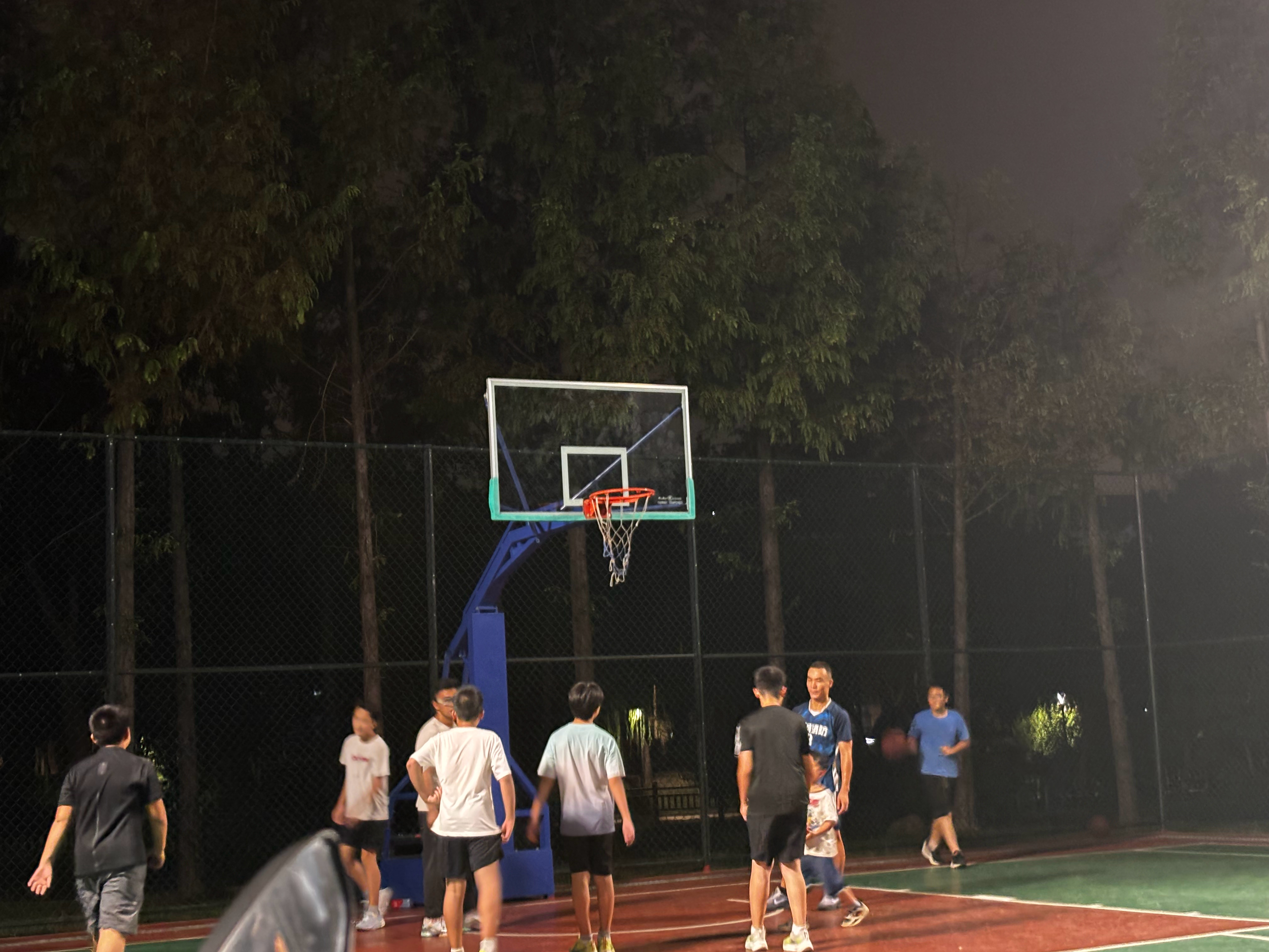 女朋友回老家了，所以每天我只办两件事：睡觉和打球！🏀 ​​​