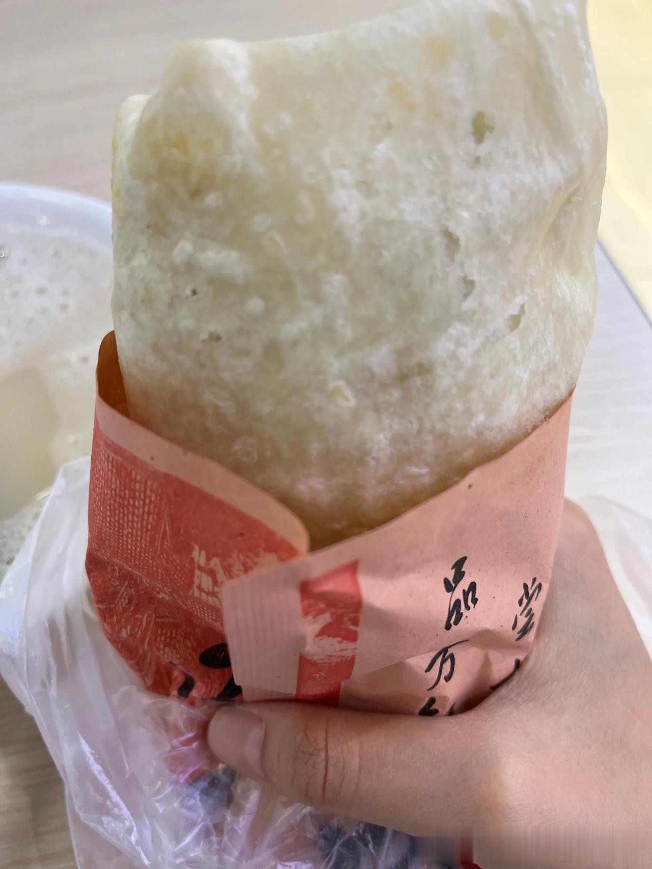 8.27日大学生暑期生活结束🔚
返校第一餐：玉米🌽鸡肉卷饼🌯8元
原味豆浆