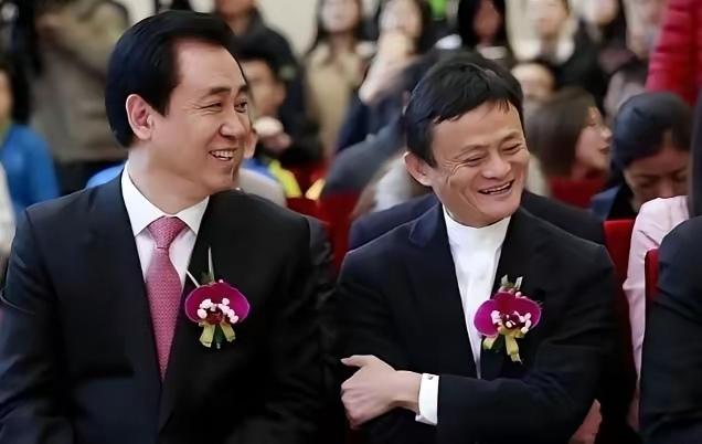 不得不说，马云还是有远见和判断力的！

都知道许家印和马云有一段时间走得非常近，