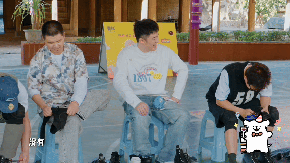 李纯能带马頔轮滑旅行吗哈哈哈哈哈马頔在五哈的轮滑表现也太真实了，穿上鞋就寸步难行