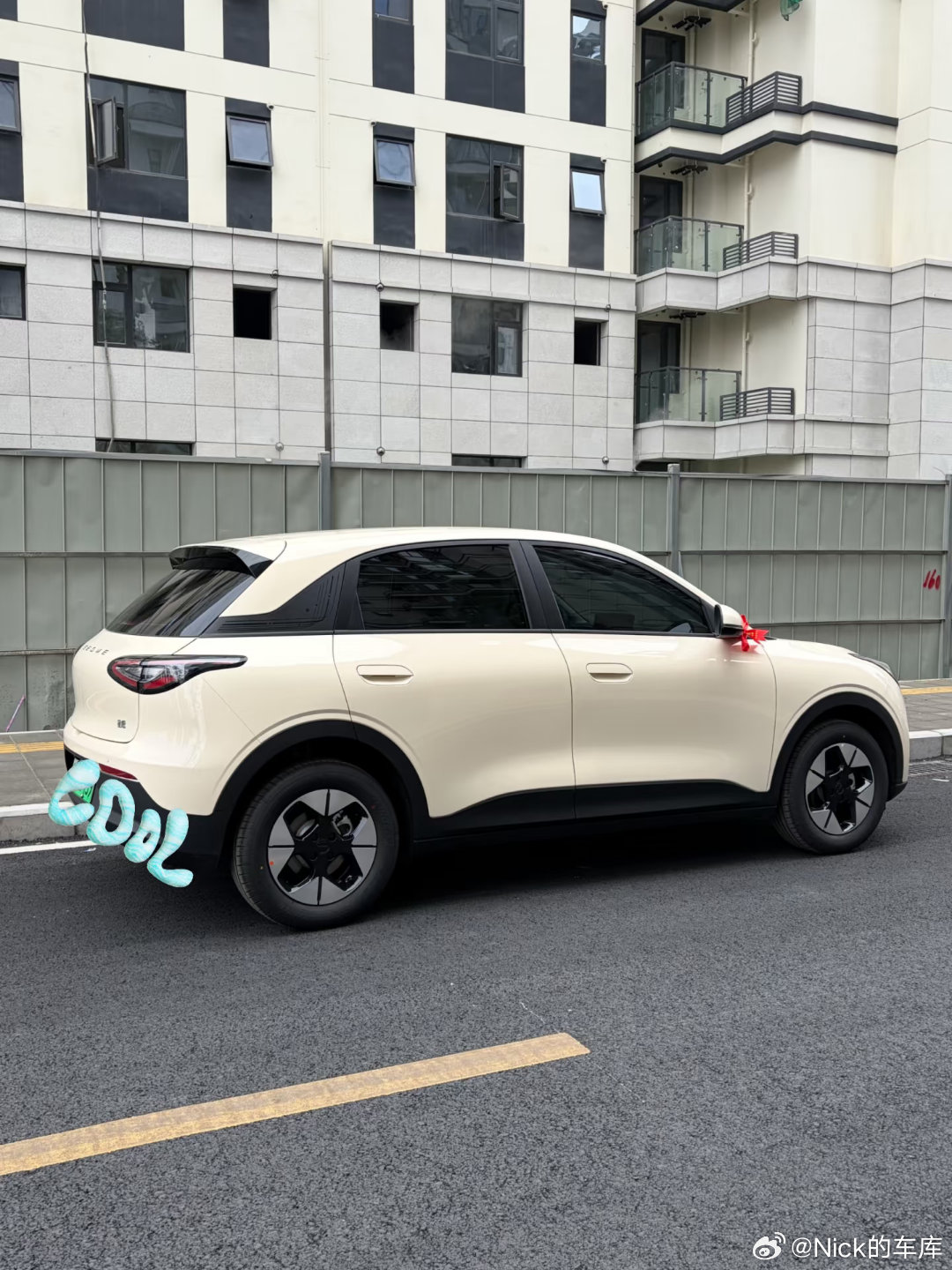 吉利汽车 陪好朋友去提星愿啦，她说这车能开六年！ 