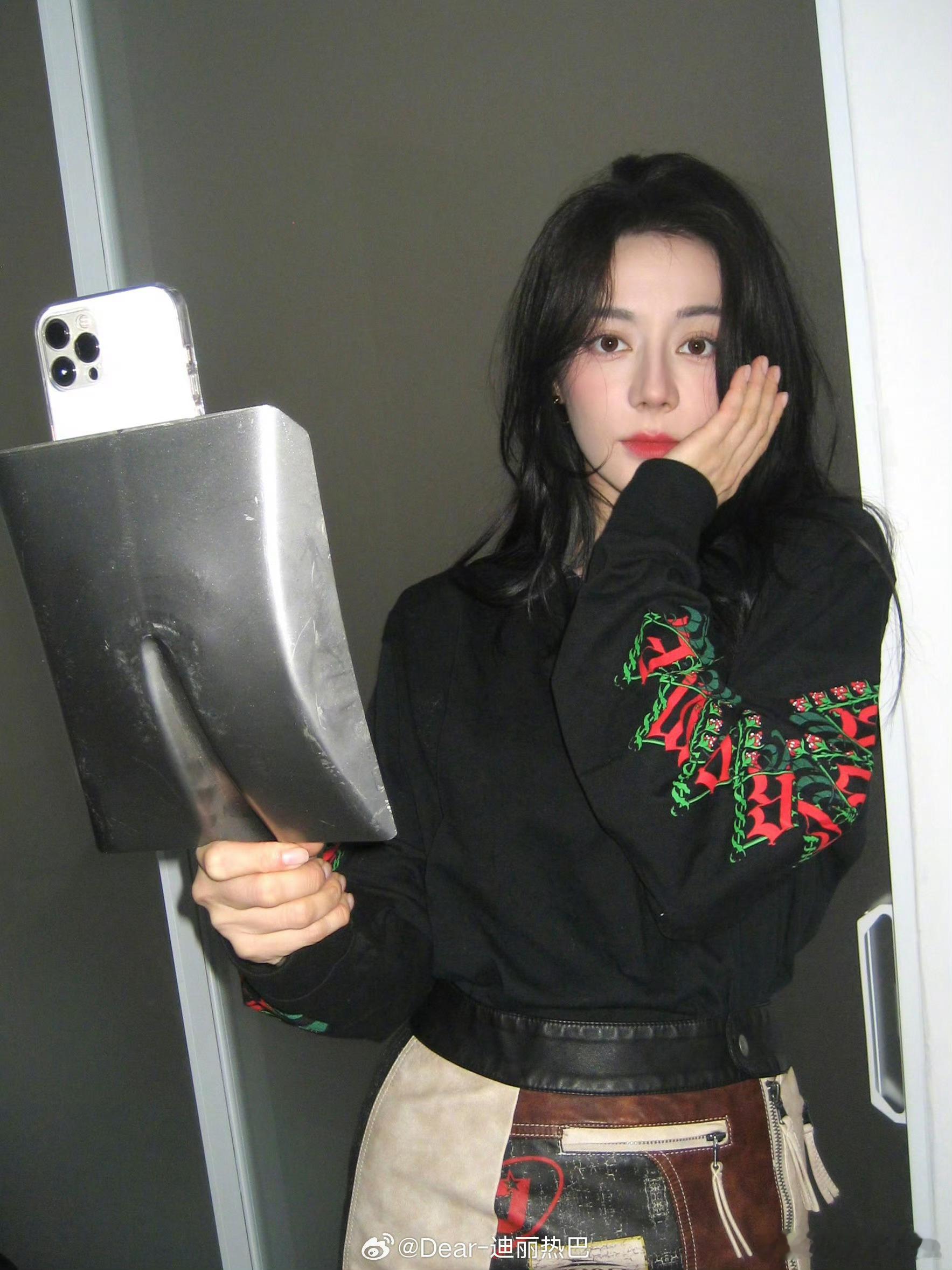 六宫格自拍！迪丽热巴公主鞋手机壳迪丽热巴锅铲手机壳